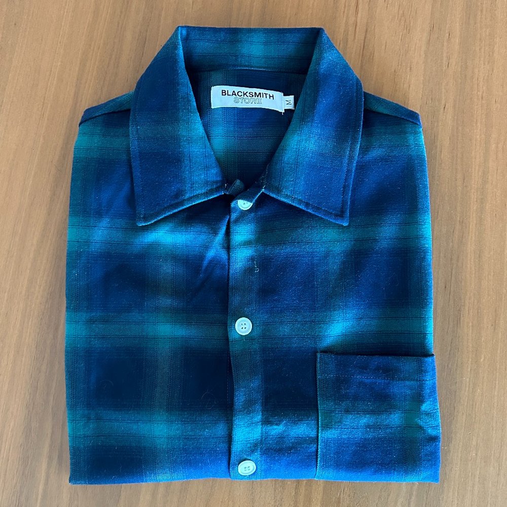 NEW WITHOUT TAGS BLACKSMITH S/S PLAID SHIRT - SIZE MED / BLUE/GREEN PLAID